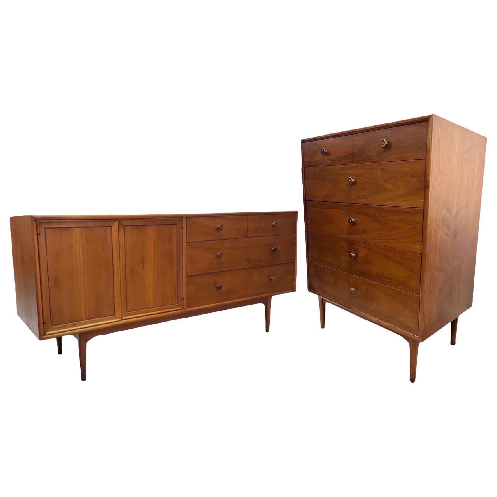 Vintage Mid Century Modern Drexel Declaration Dresser Set. Noyer massif. en vente