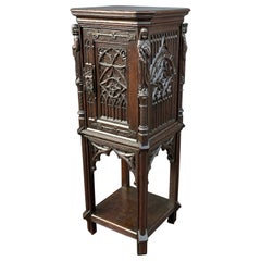 Stunning Antique Gothic Style Dark Oak Cabinet w. Handcarved Medieval Sculptures