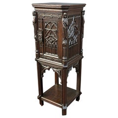 Stunning Vintage Gothic Style Dark Oak Cabinet w. Handcarved Medieval Sculptures