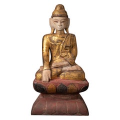 Antiker burmesischer Shan-Buddha aus Holz aus dem frühen 19. Jahrhundert in Bhumisparsha Mudra