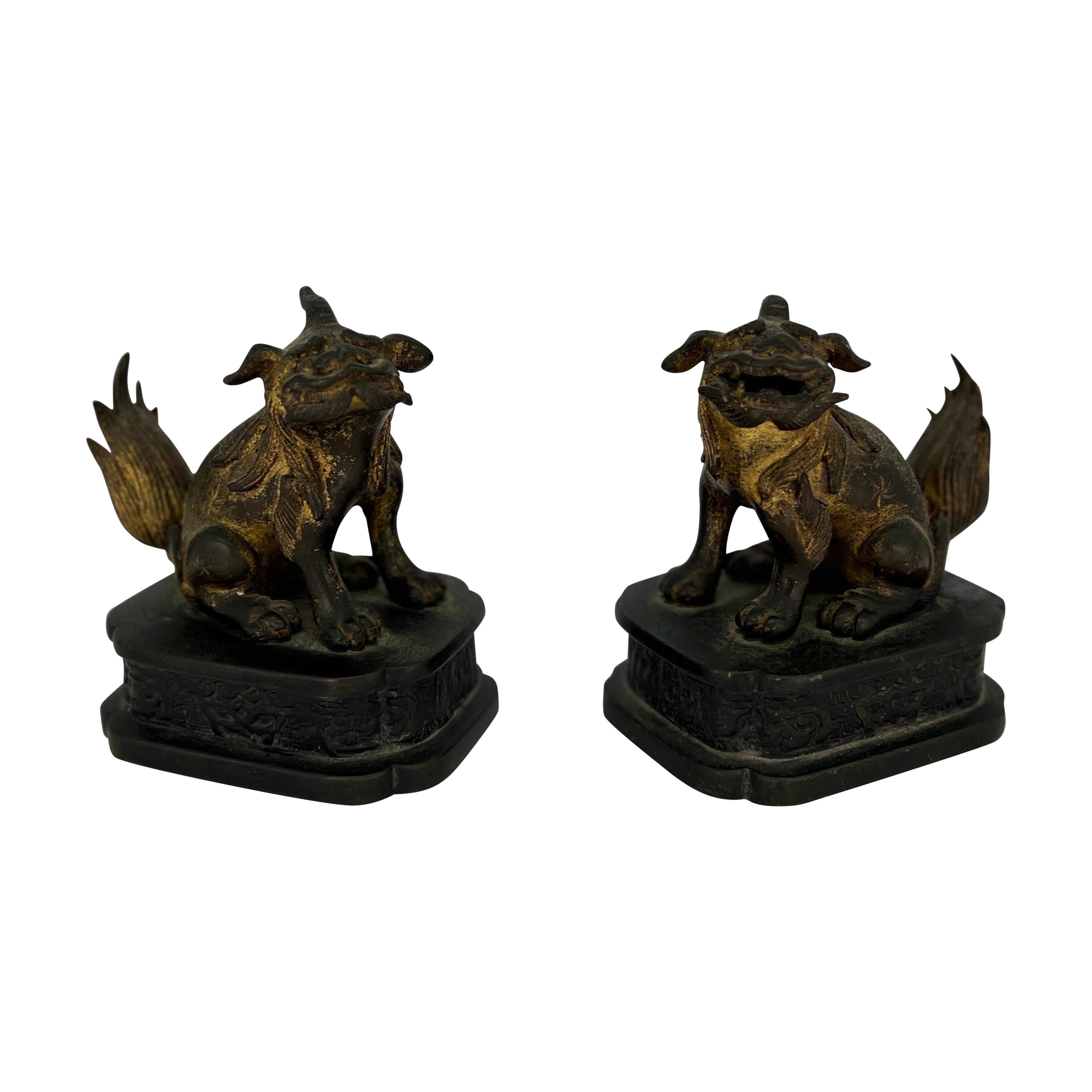 Paar, Ming Dynasty Vergoldete Bronze Verkleinerte Chinesische Foo Hunde / Wächterlöwen