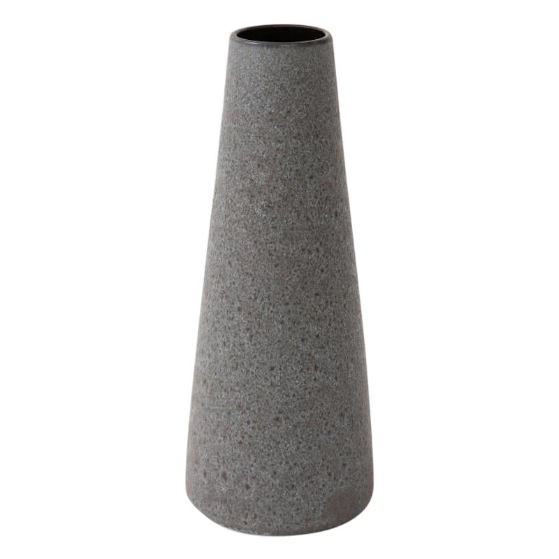 Vase cylindrique en lave émaillée gris et noir du milieu du siècle dernier