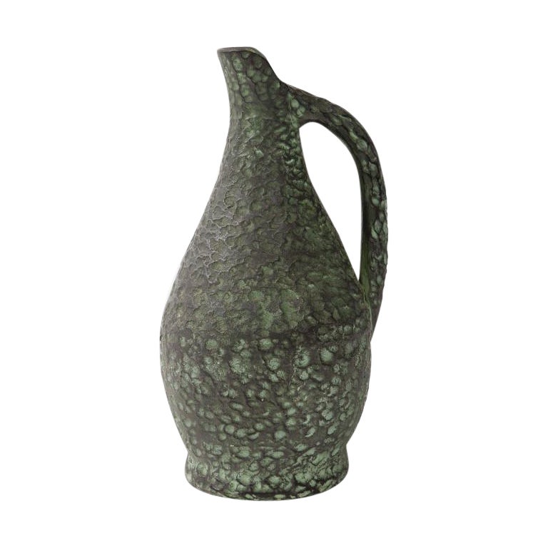 Texturierte, grün glasierte Terrakotta-Vase/Pitcher, 20. Jahrhundert im Angebot