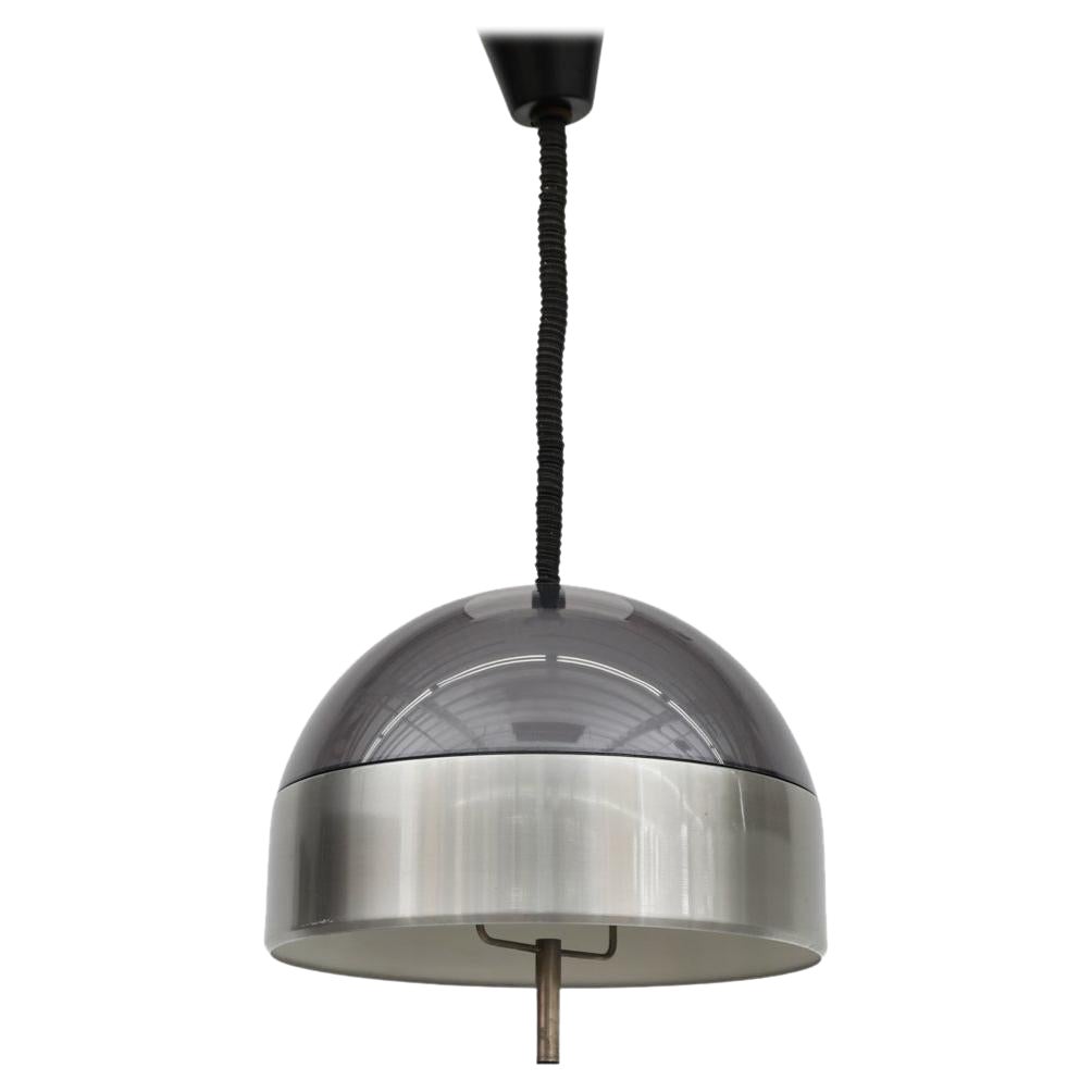 Ciondolo a cupola Mid-Century Mod 1970's Space Age con paralume in plexi fumé in vendita
