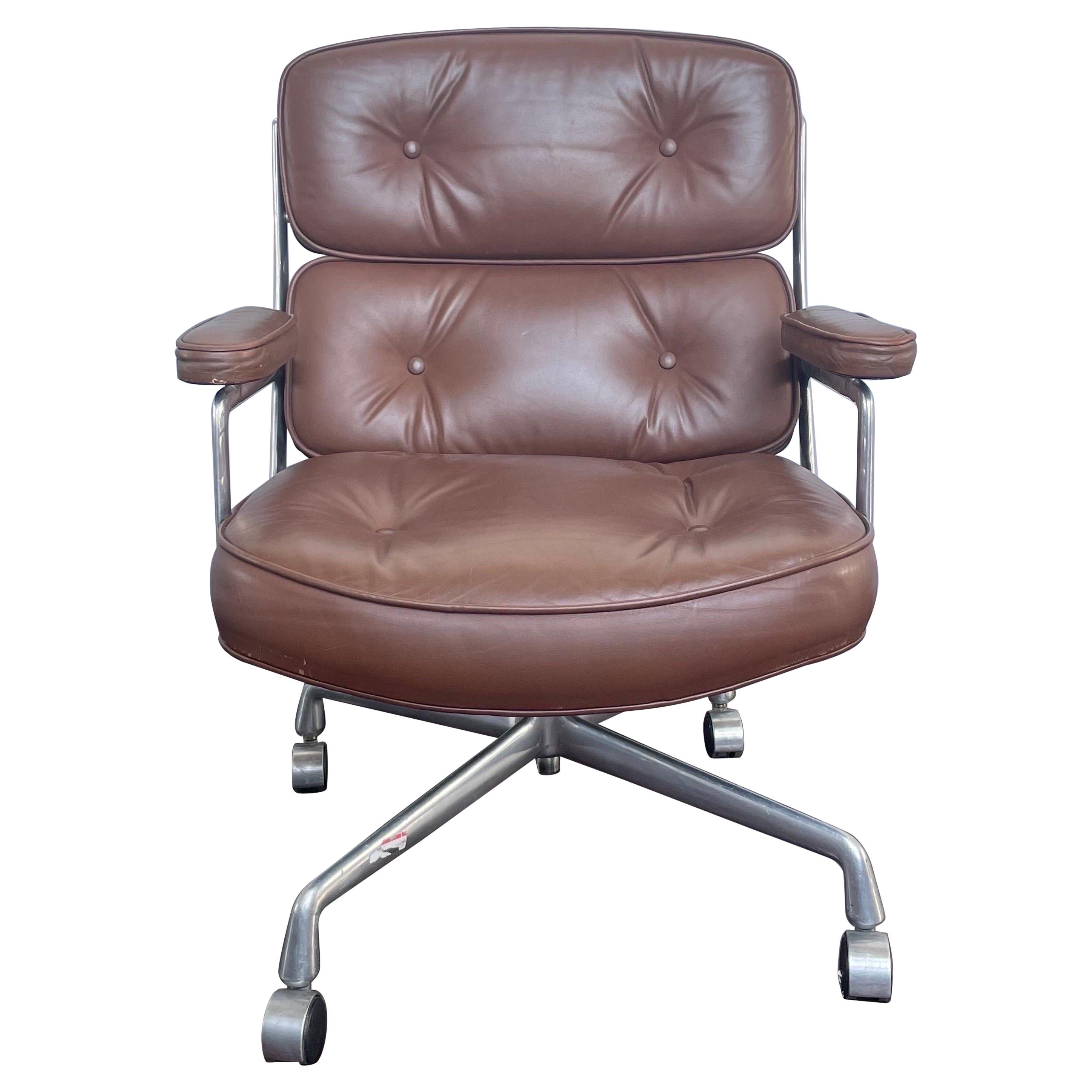 Charles and Ray Eames Office Chairs Desk 166 For Sale at 1stDibs