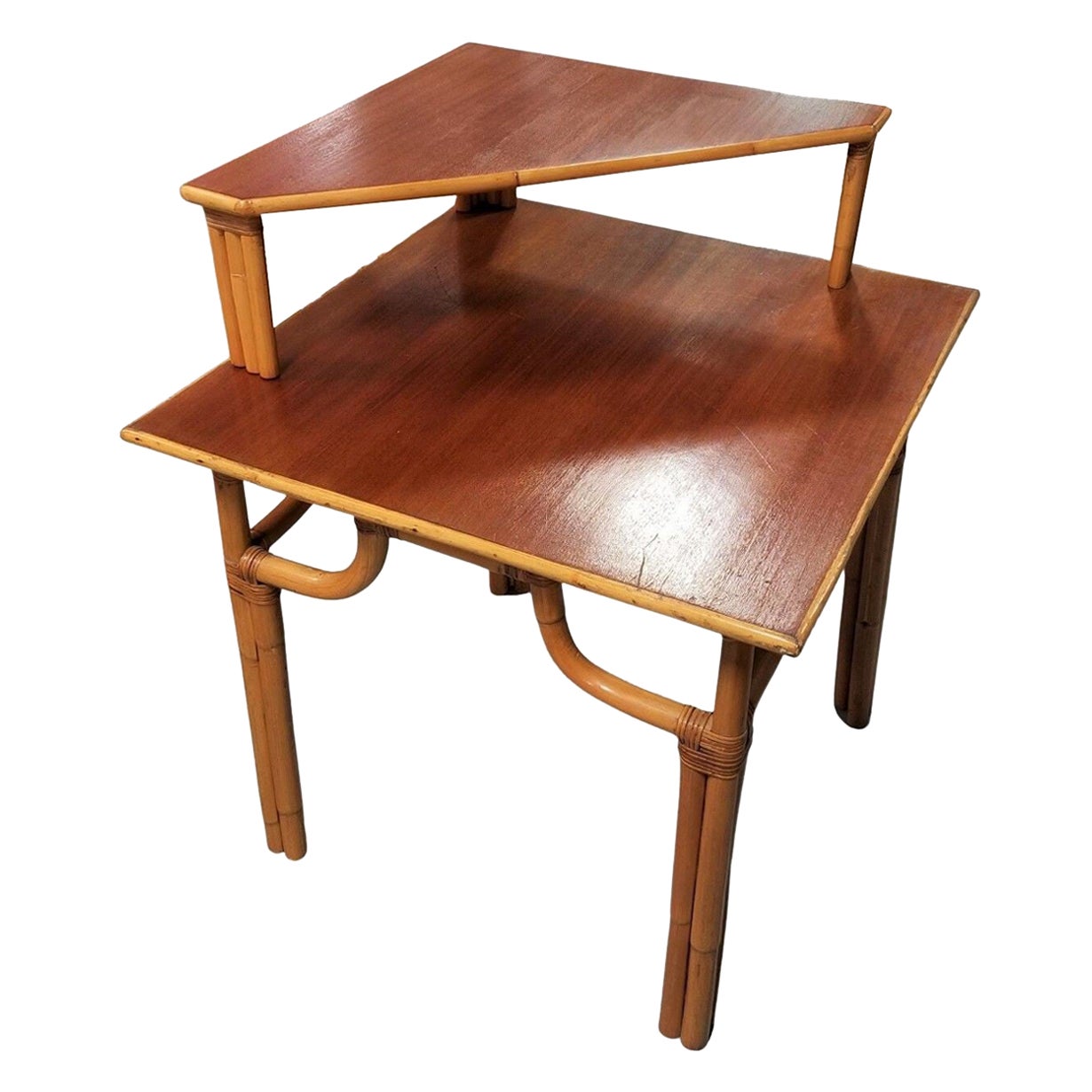 Table d'angle ou bureau à 2 niveaux en rotin restauré en vente