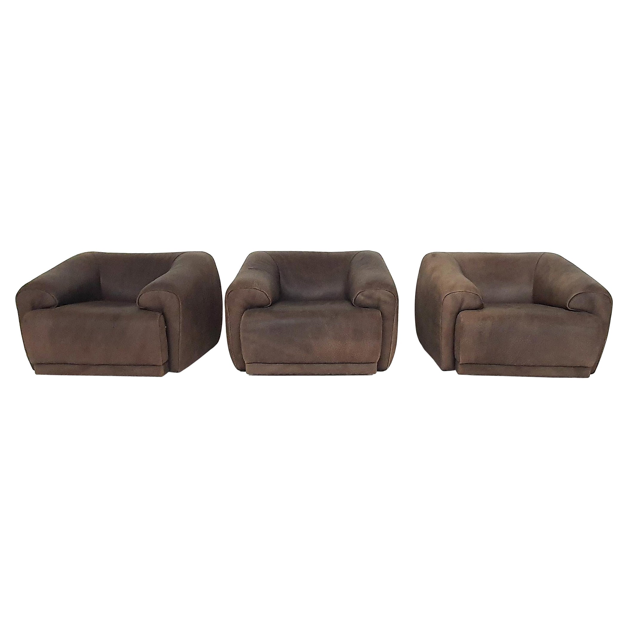 Thick brown buffalo leather lounge chairs in the Style of the model DS47 from th For Sale
