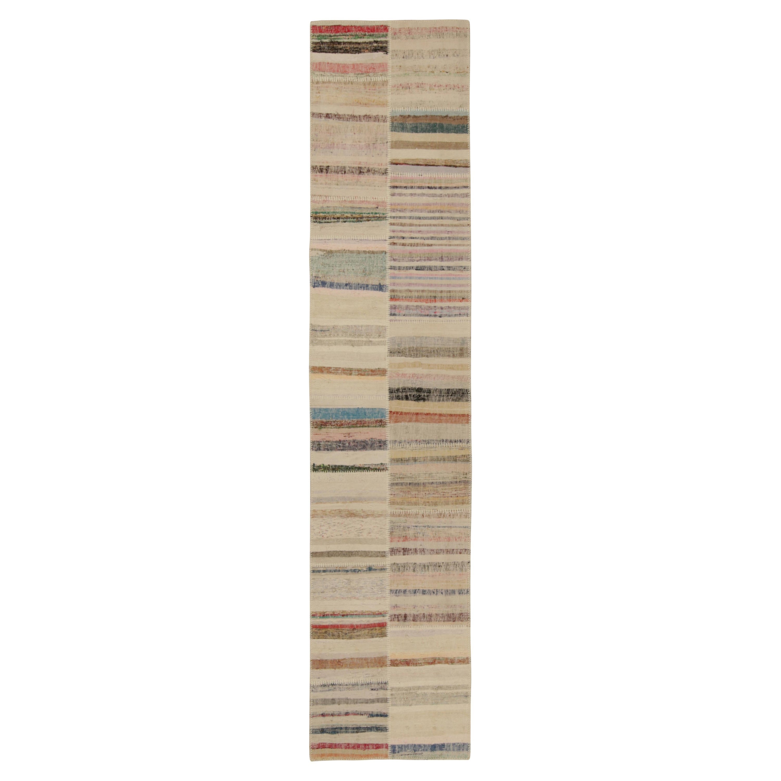 Tapis de course Kilim en patchwork à rayures polychromes de Rug & Kilim en vente