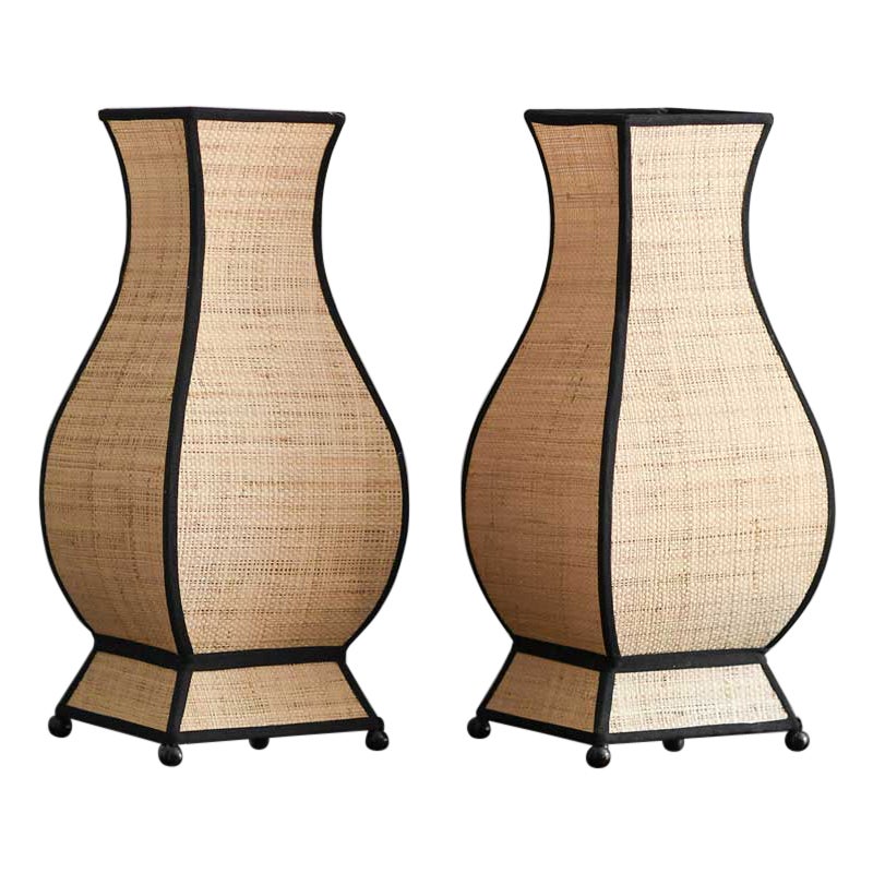 Set of 2 "Molto Pagoda" Straw Table Lamps (small size edition) For Sale