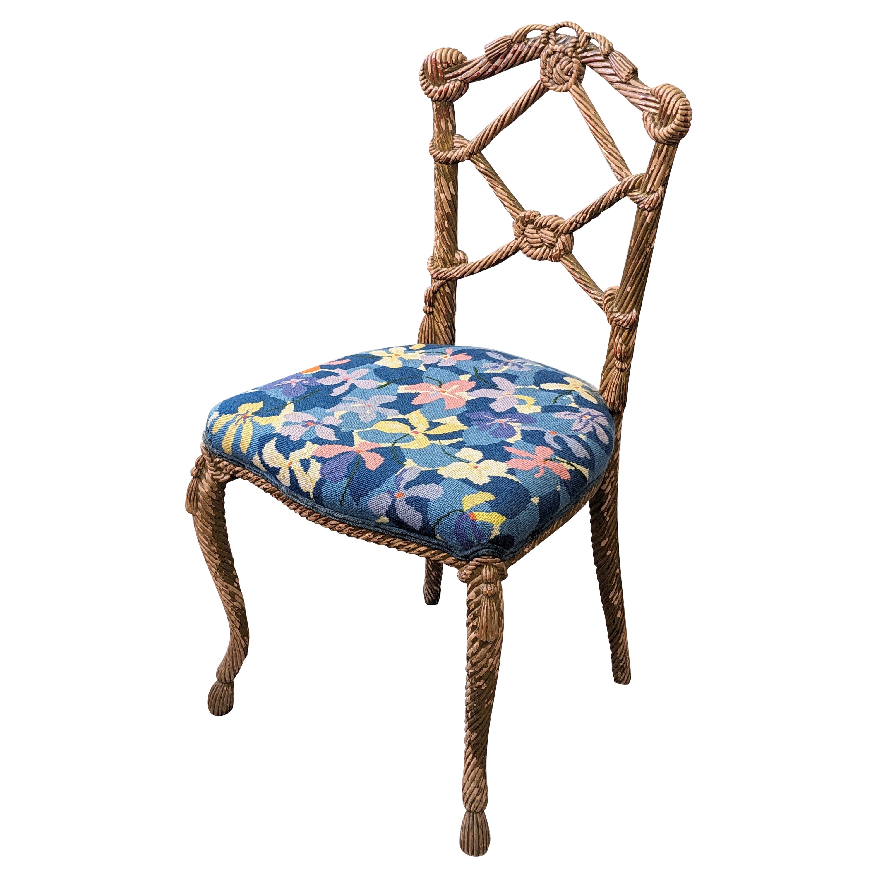 Chaise en bois sculpté et doré à motif de cordes et de glands nouées, Dorothy Draper en vente