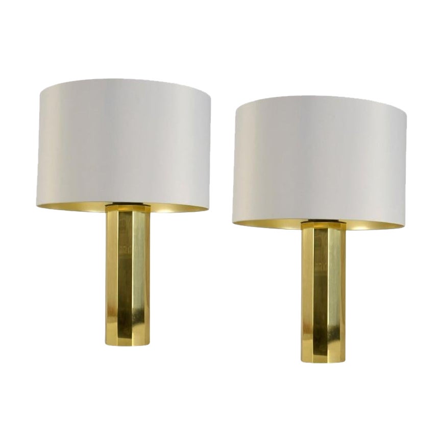 Paar hohe Messing-Tischlampen mit achteckigem Minimalismus  Stil im Angebot