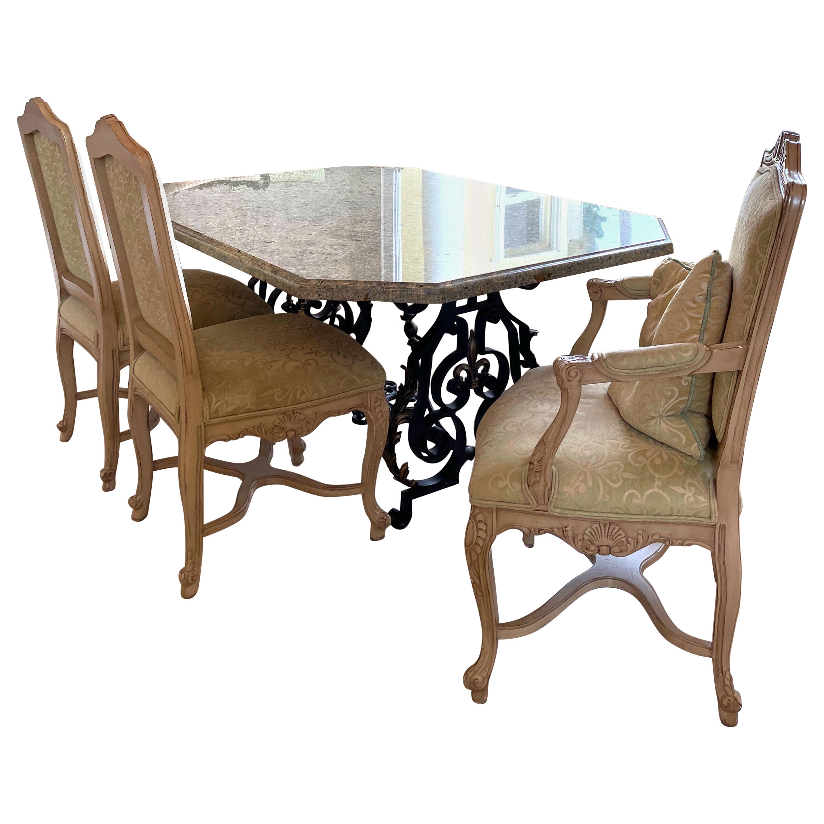 Ensemble de quatre chaises peintes de style Régence  en vente