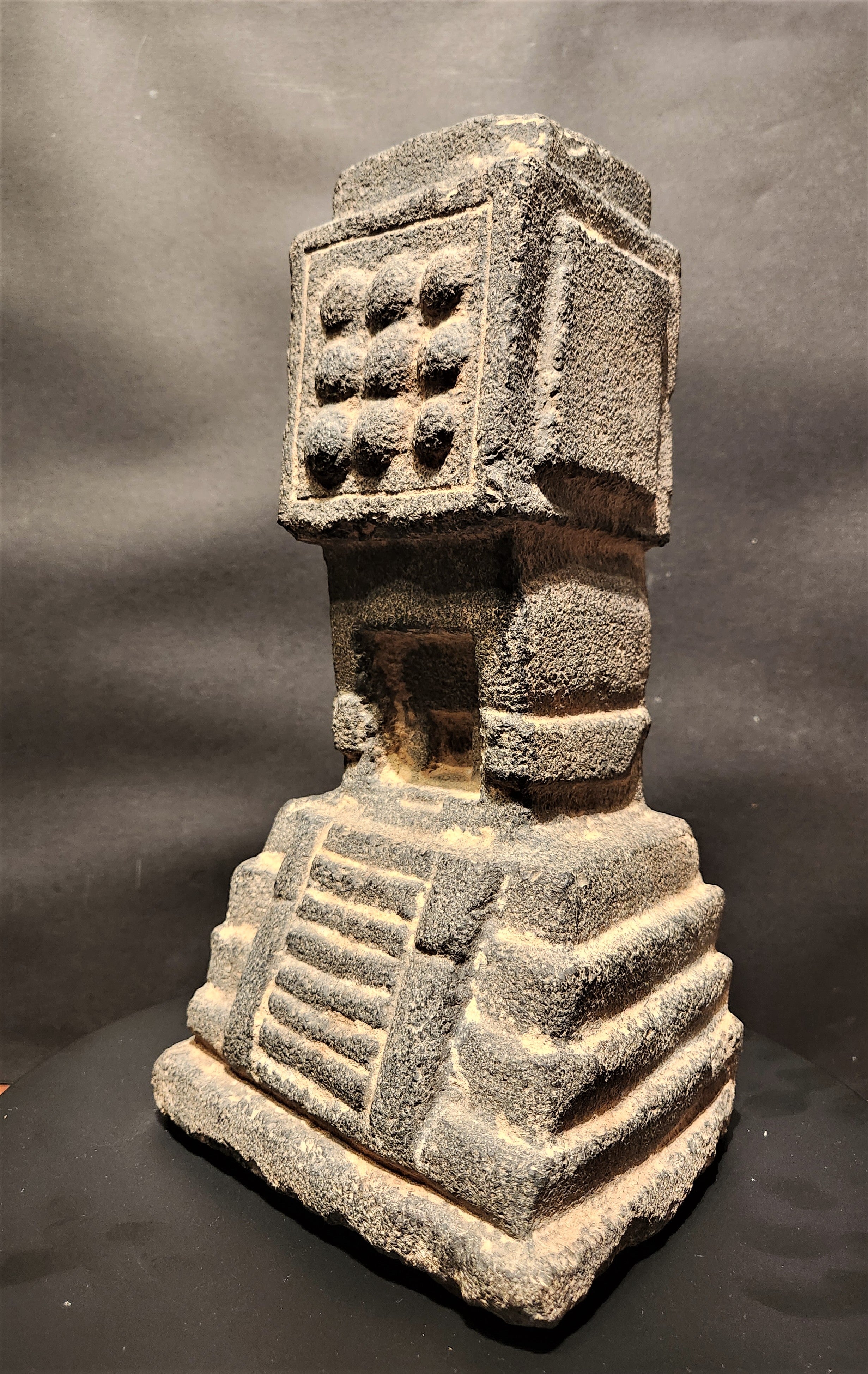 Extrêmement rare modèle de temple aztèque du 15e/16e siècle avec provenance d'avant 1970