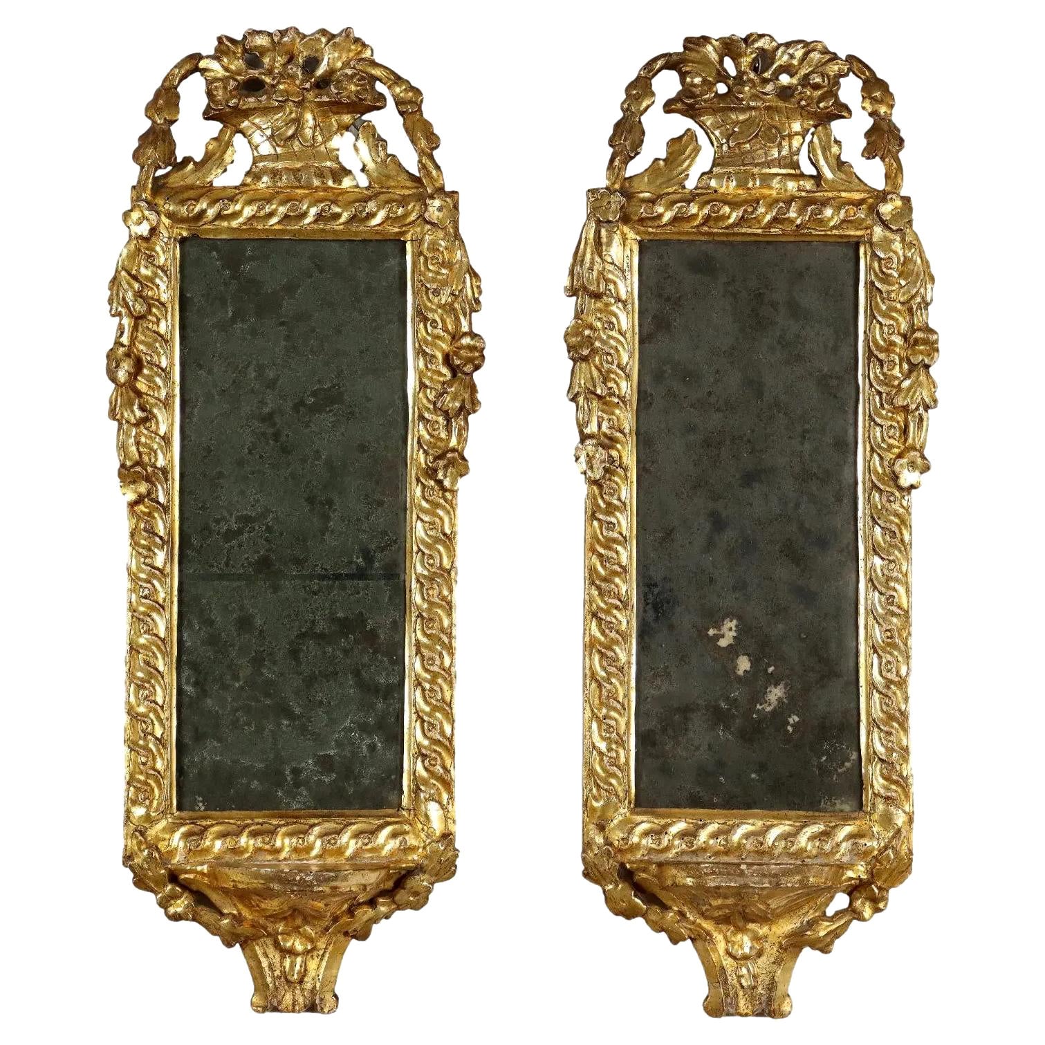 Paire de miroirs italiens néoclassiques en bois doré, datant d'environ 1780