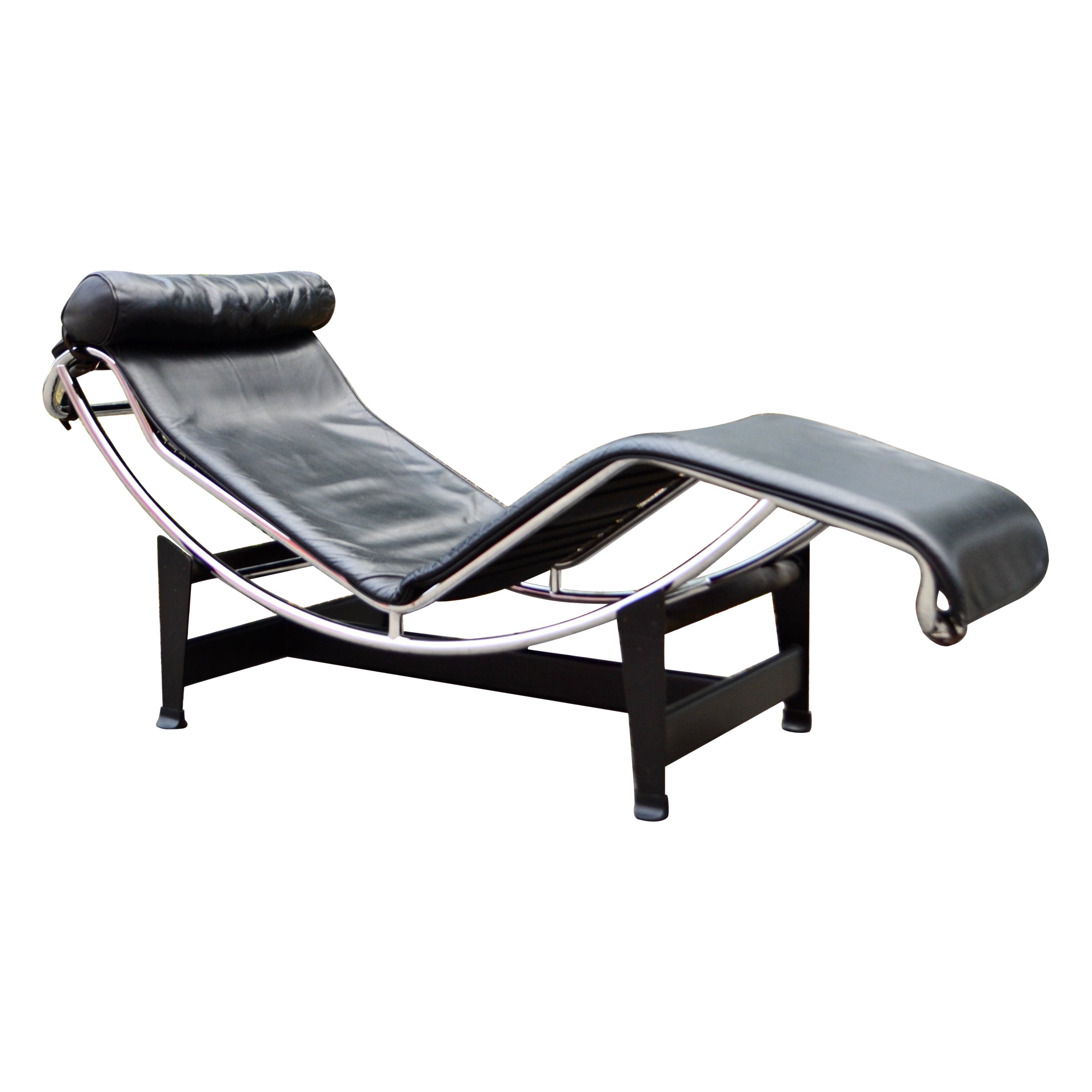 Le Corbusier LC4 Black Leather Chaise Chaiselongue by Cassina For Sale