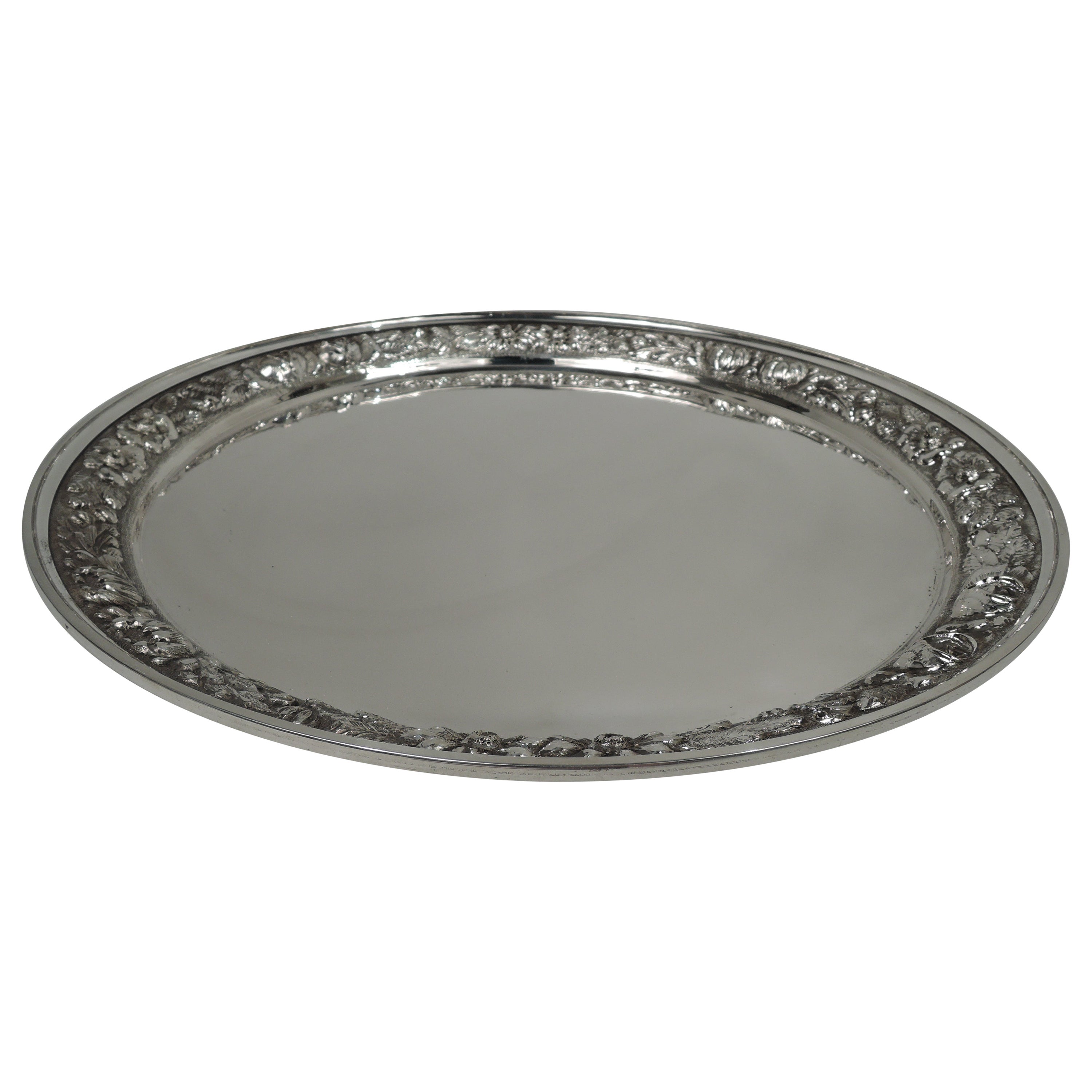 Bandeja Stieff de plata de ley con repujado tradicional de Baltimore en venta