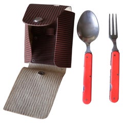 Set turistico vintage dell'URSS: Cucchiaio e forchetta pieghevoli in custodia di pelle marrone, 1J69