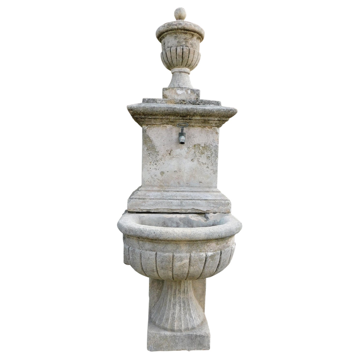 Brunnen aus grauem Stein, mit Schliff und appliziert an der Wand, Italien im Angebot