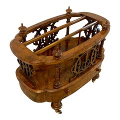 Canterbury Victoriano Antiguo de Nogal con Rebabas de Calidad Excepcional