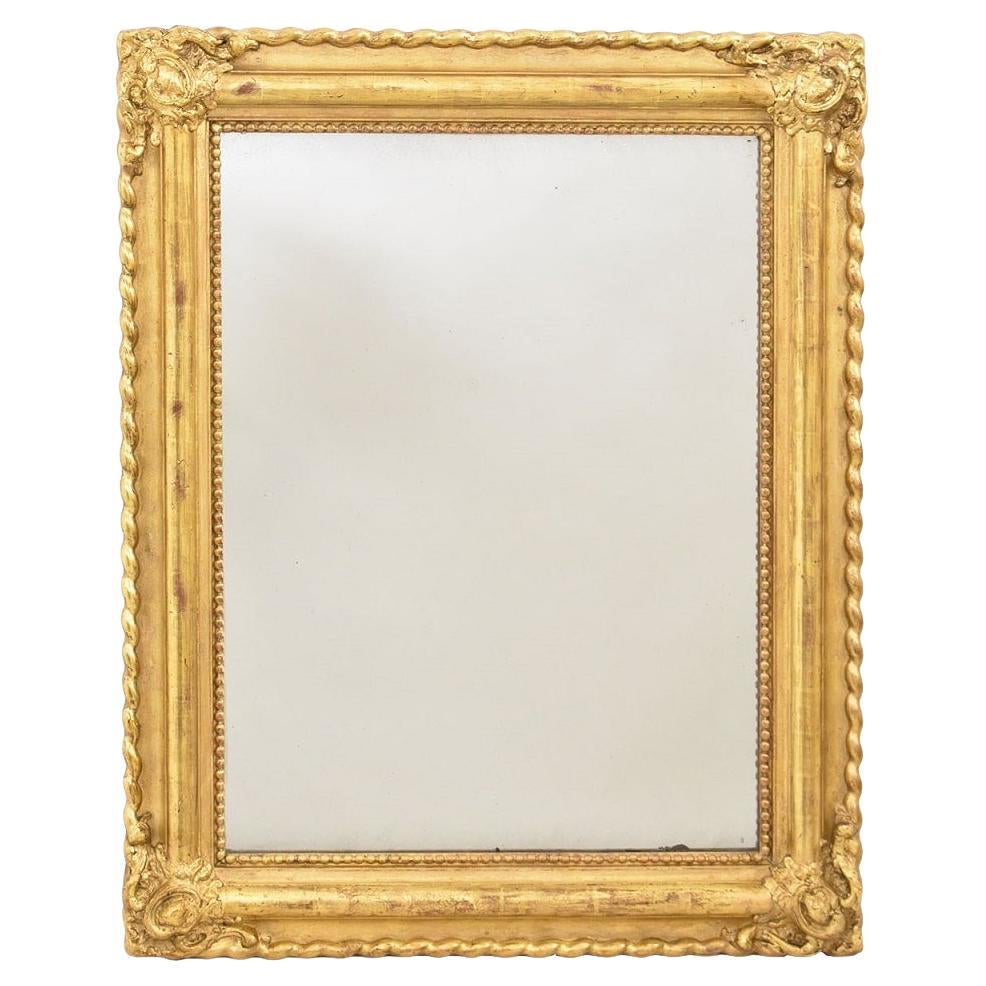 Petit miroir rectangulaire ancien, cadre en feuilles d'or, 19e siècle. en vente