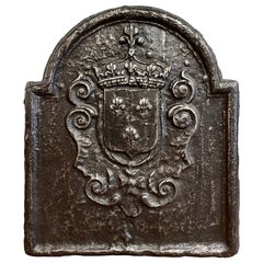 Plaque de cheminée en fer poli du 18ème siècle avec « Armoiries royales de la France »
