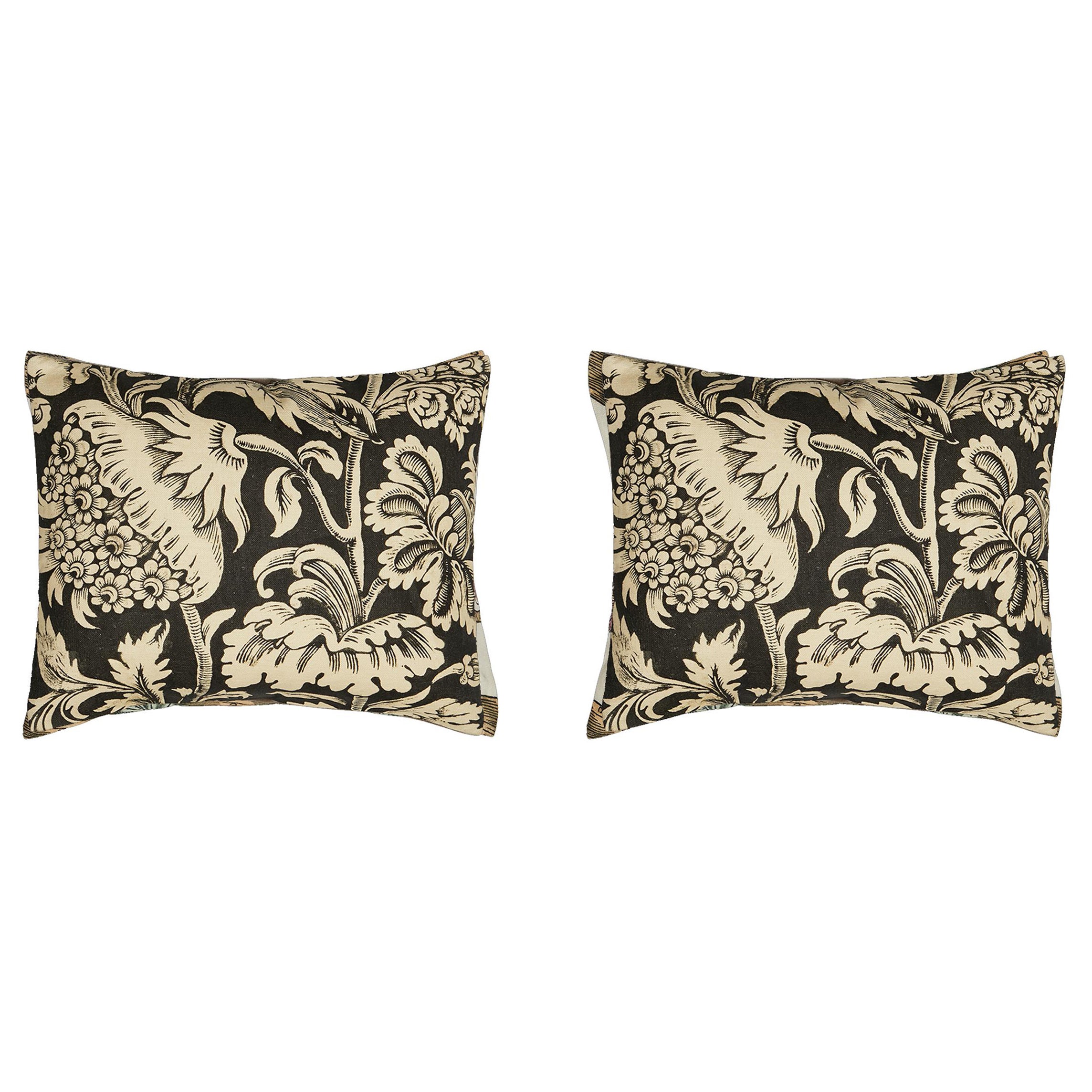Pair of 12 x 16 Linen Pillows - Black White Grand Pavots pattern - Made in Paris For Sale