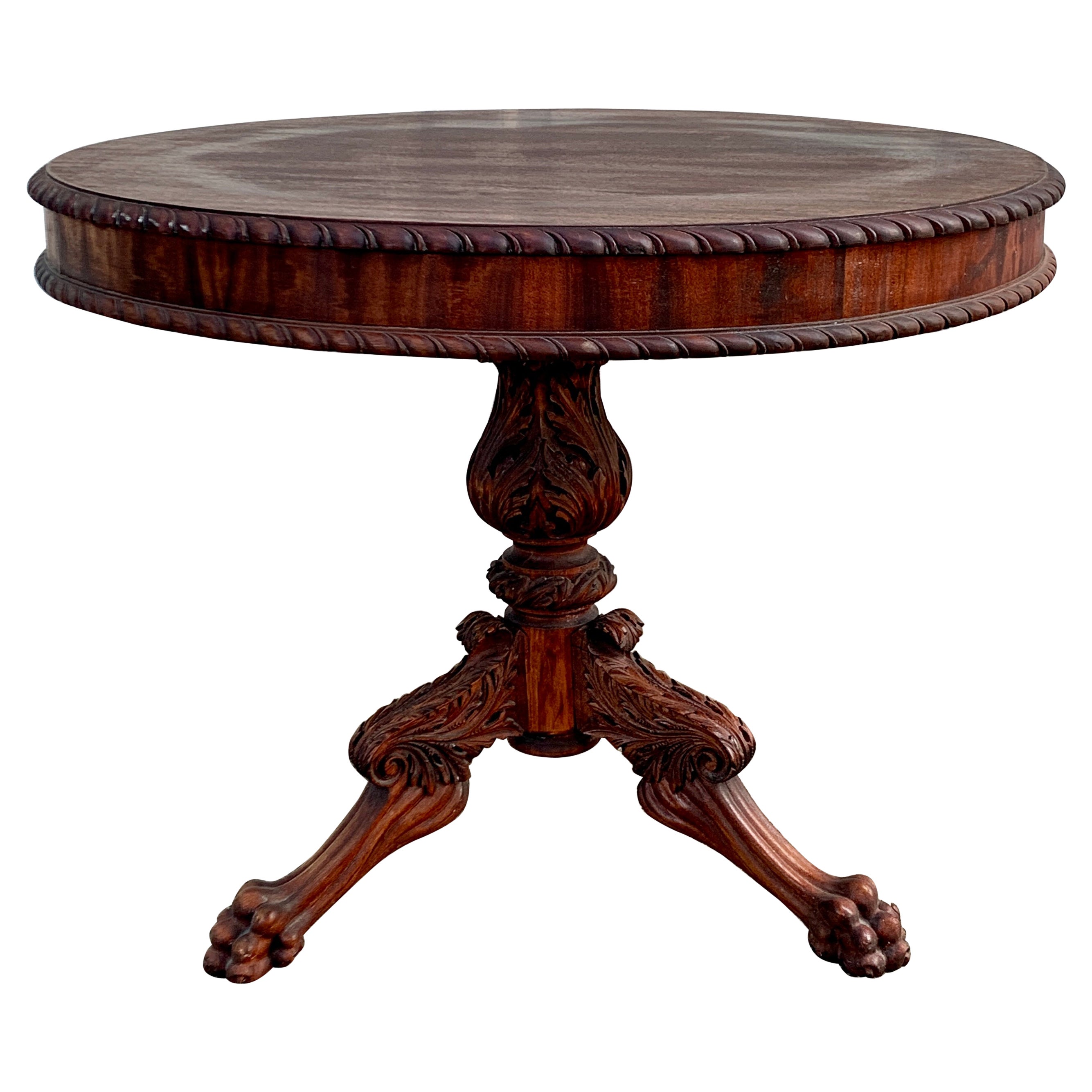 Ancienne table d'appoint américaine de style Empire à piédestal en acajou avec pieds en pattes, fin du 19ème siècle