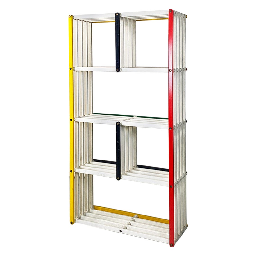 Folding and self-supporting bookcase, modern Italian, by Pool Shop ca. 1980.