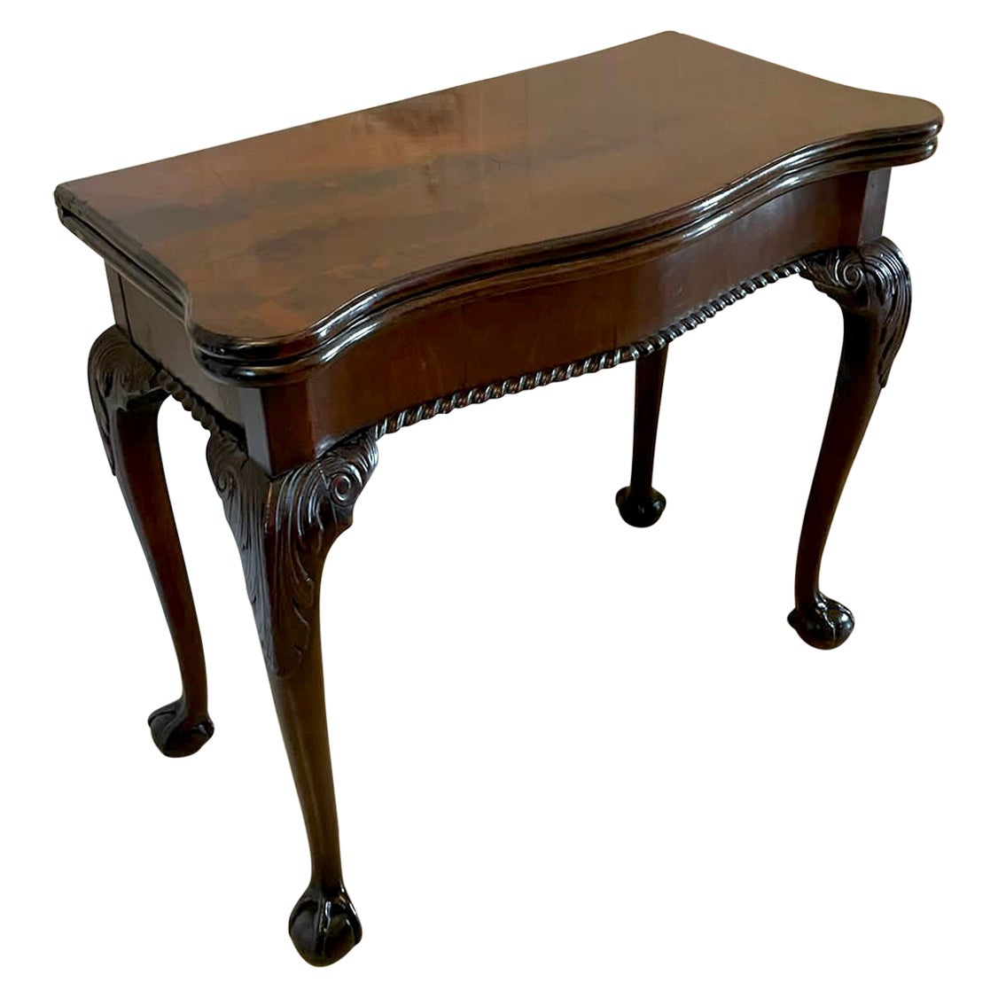 Superbe table de poker/table d'appoint irlandaise ancienne George III en acajou sculpté 