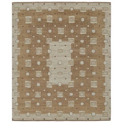 Rug & Kilim's Scandinavian Style Custom rug in Brown & White Geometric Patterns (tapis personnalisé de style scandinave aux motifs géométriques bruns et blancs)