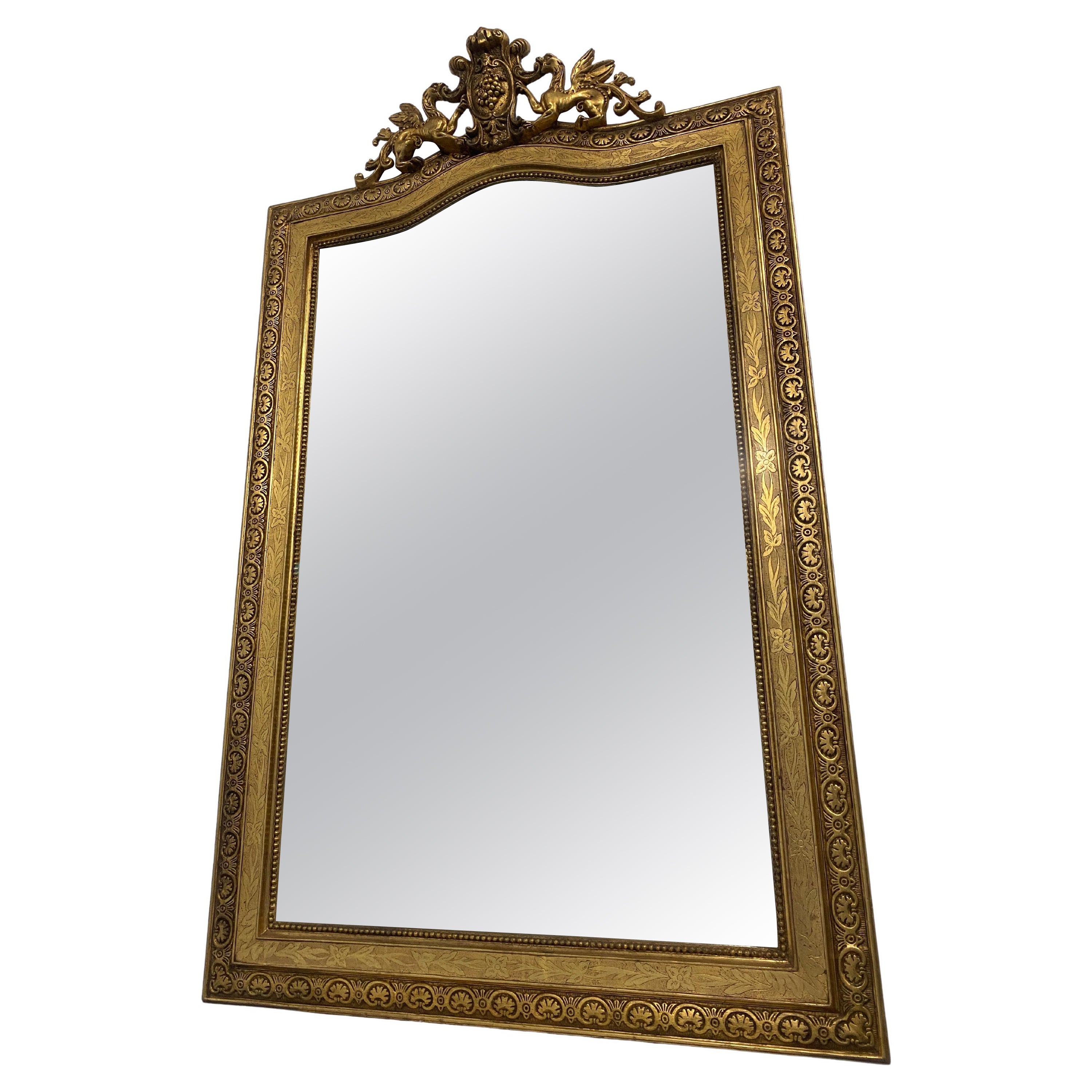 Miroir ancien doré  feuille d'or avec Louis Philippe era cimasa en vente