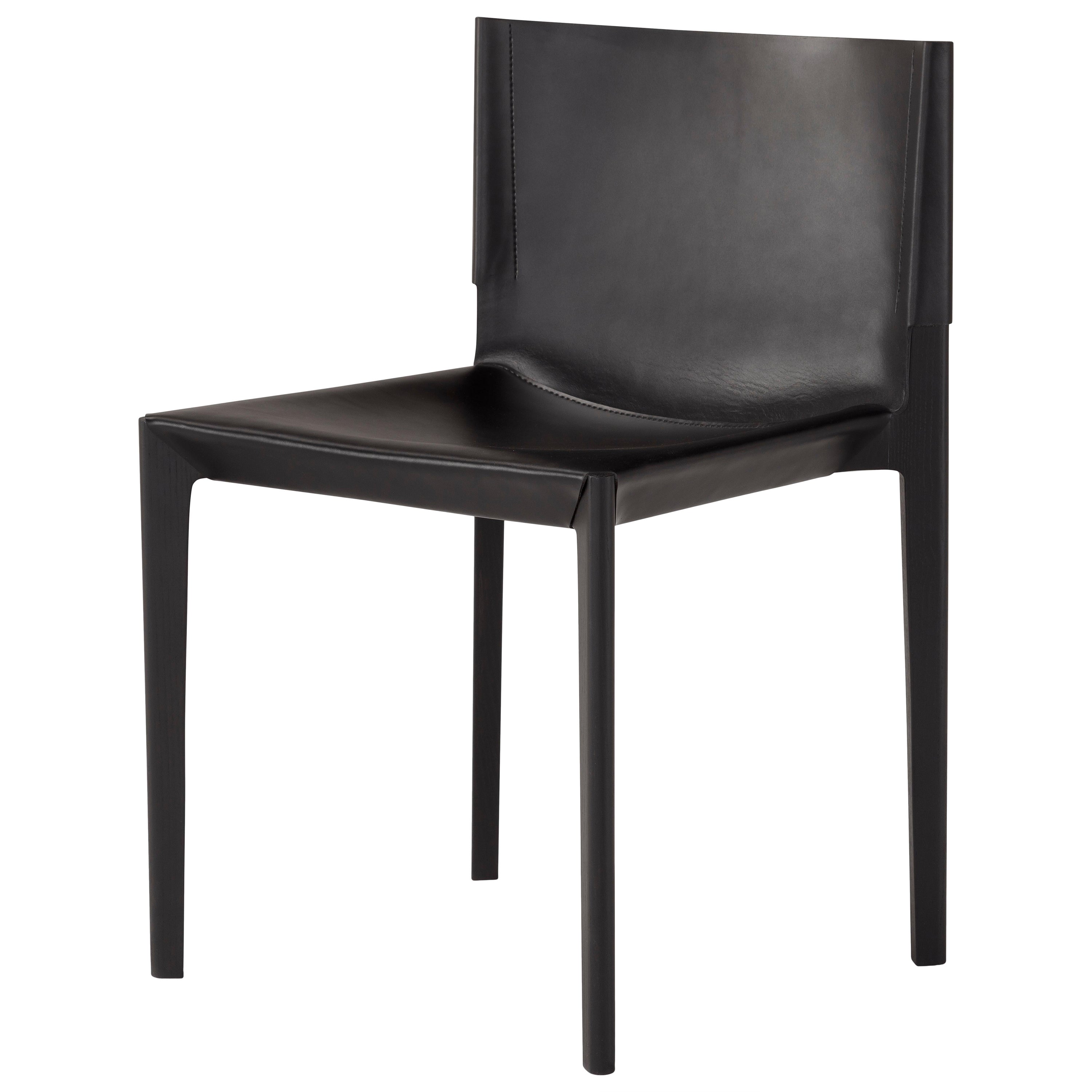 Chaise noire contemporaine en bois 'Stilt', cuir Cuoio