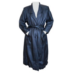 Vintage Women's Leather Coat from USSR: Timeless Elegance in Black, 1J92