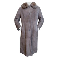 Vintage Women's Sheepskin Coat from USSR: Timeless Elegance in Brown, 1J93