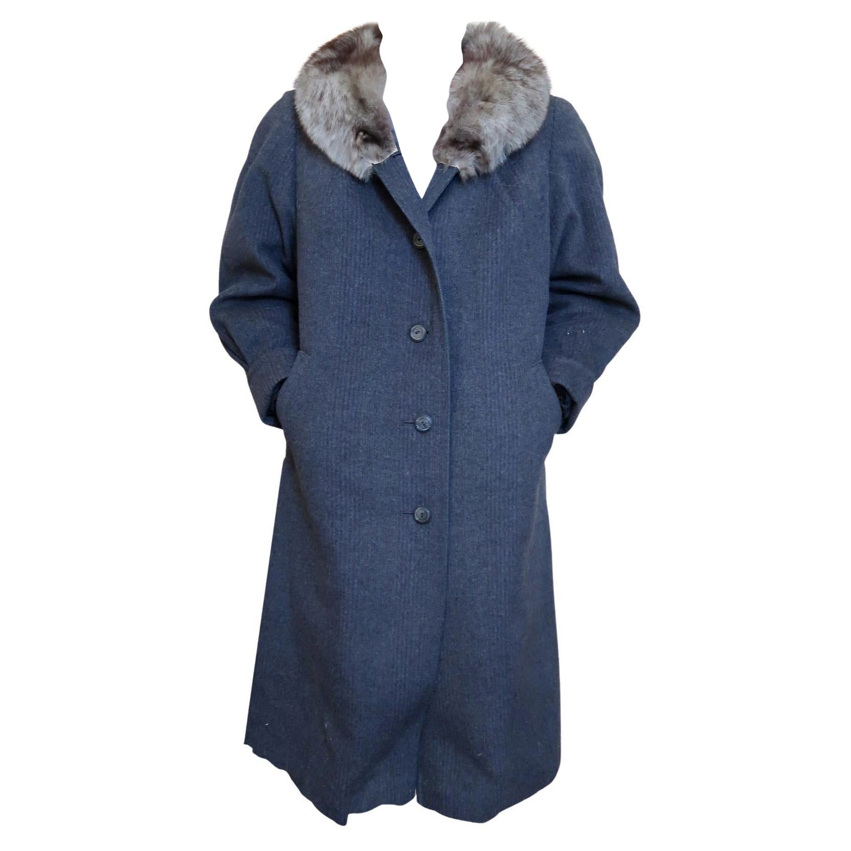 Cappotto vintage da donna in lana dell'URSS: Eleganza senza tempo con colletto di zibellino, 1J94