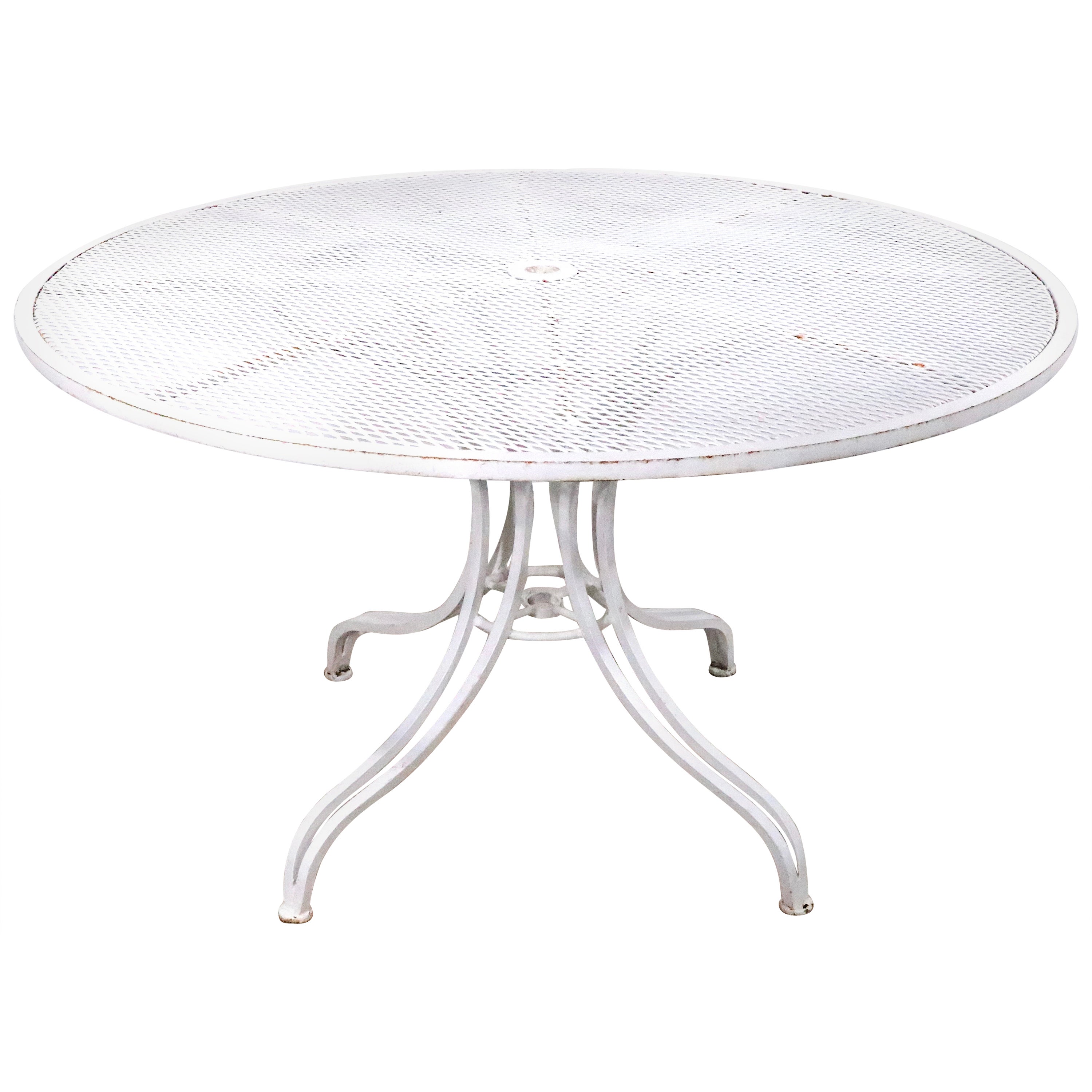 Table de salle à manger de jardin en fer forgé et maille métallique pour patio par Salterini 