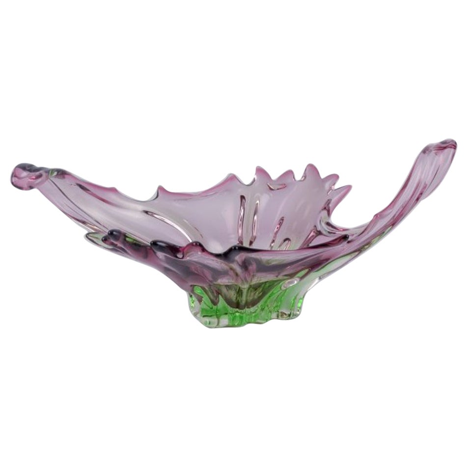Murano, Italy, colossal waved bowl in green and purple art glass. 1970s.  For Sale