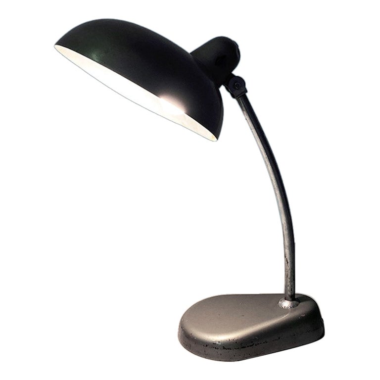 1930 Lampe de table du ministère italien en acier chromé de style Bauhaus en vente