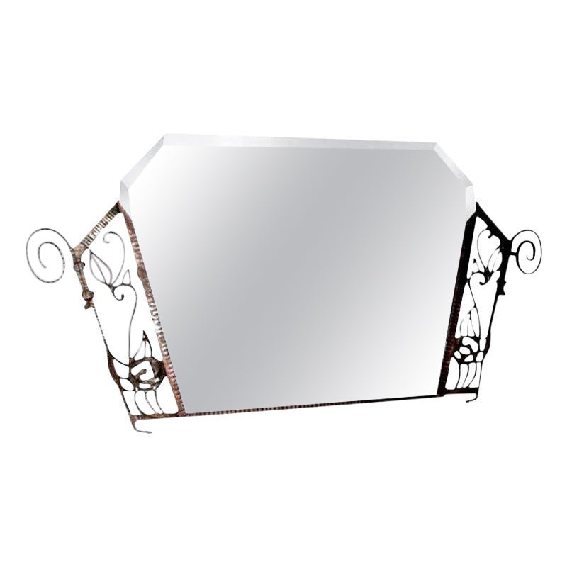 Französischer Art-déco-Schmiedeeisen-Spiegel mit abgeschrägtem Spiegel aus der Zeit