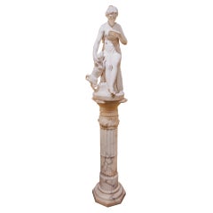 Pregevole statua in marmo Carrera del XIX secolo raffigurante una donna con il suo cane.