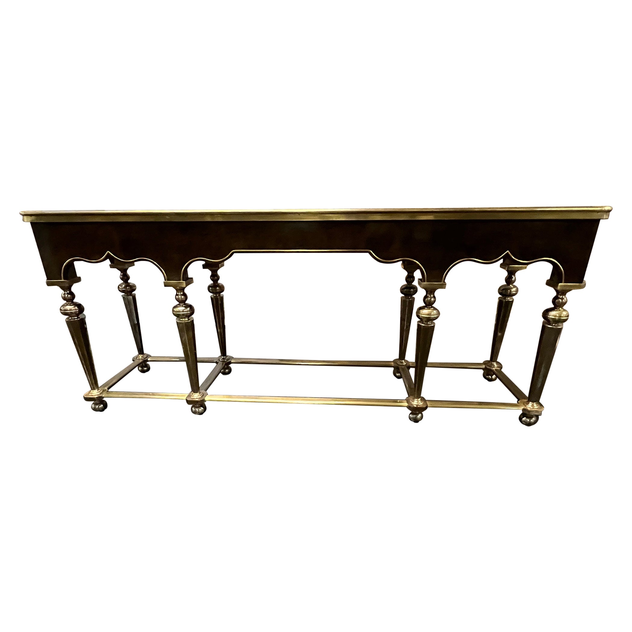 Table console en bois de ronce et laiton du milieu du siècle dernier attribuée à Mastercraft