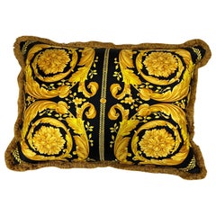 Oreiller rectangulaire en soie et velours Versace