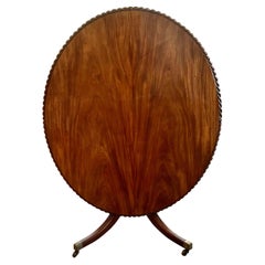 Table de petit déjeuner ovale de la fin de l'époque géorgienne en acajou massif figuré avec bord godronné