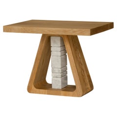 Cette table d'appoint (taille moyenne) en bois de morada rose de Tana Karei