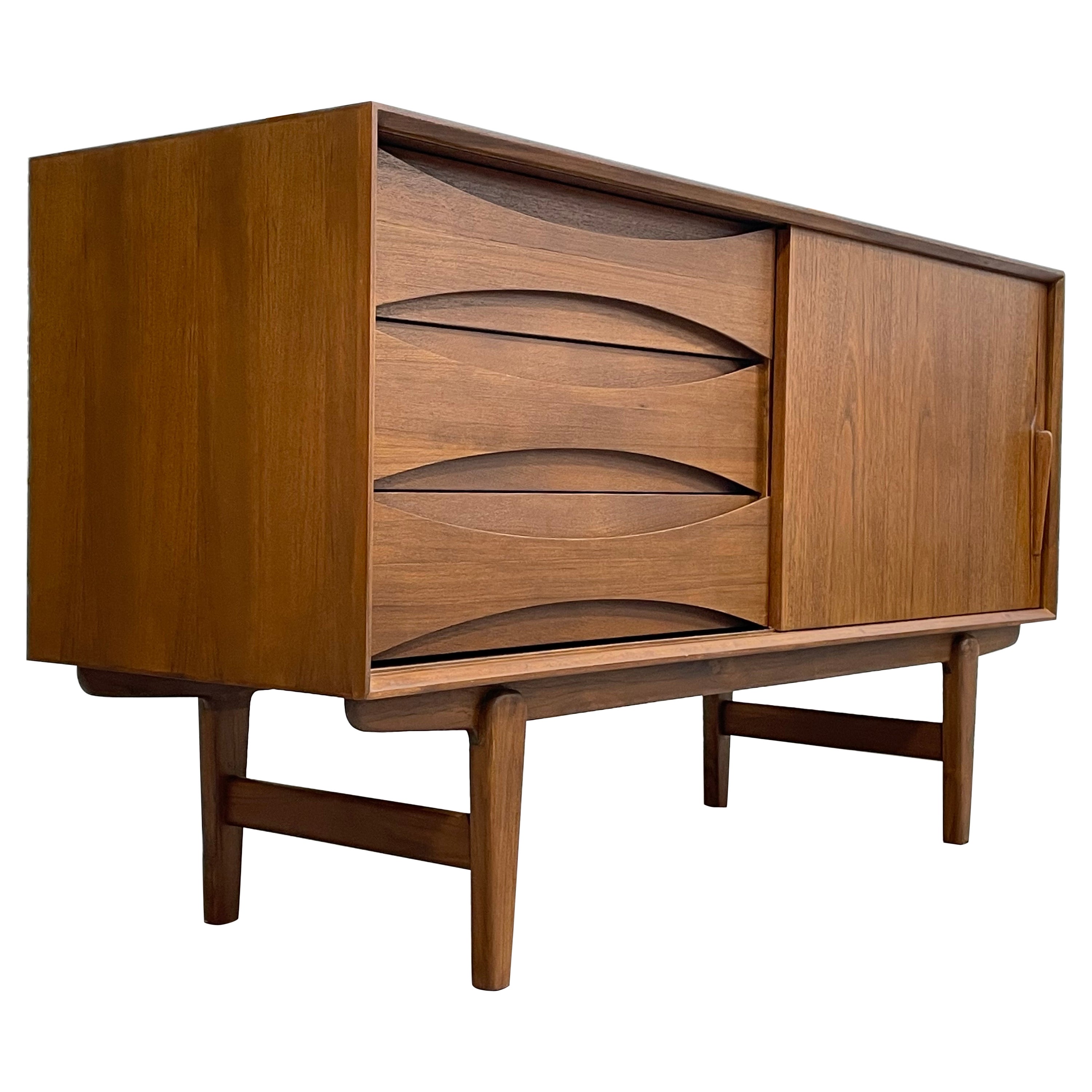 APARTMENT sized Mid Century MODERN styled Teak CREDENZA media stand For Sale
