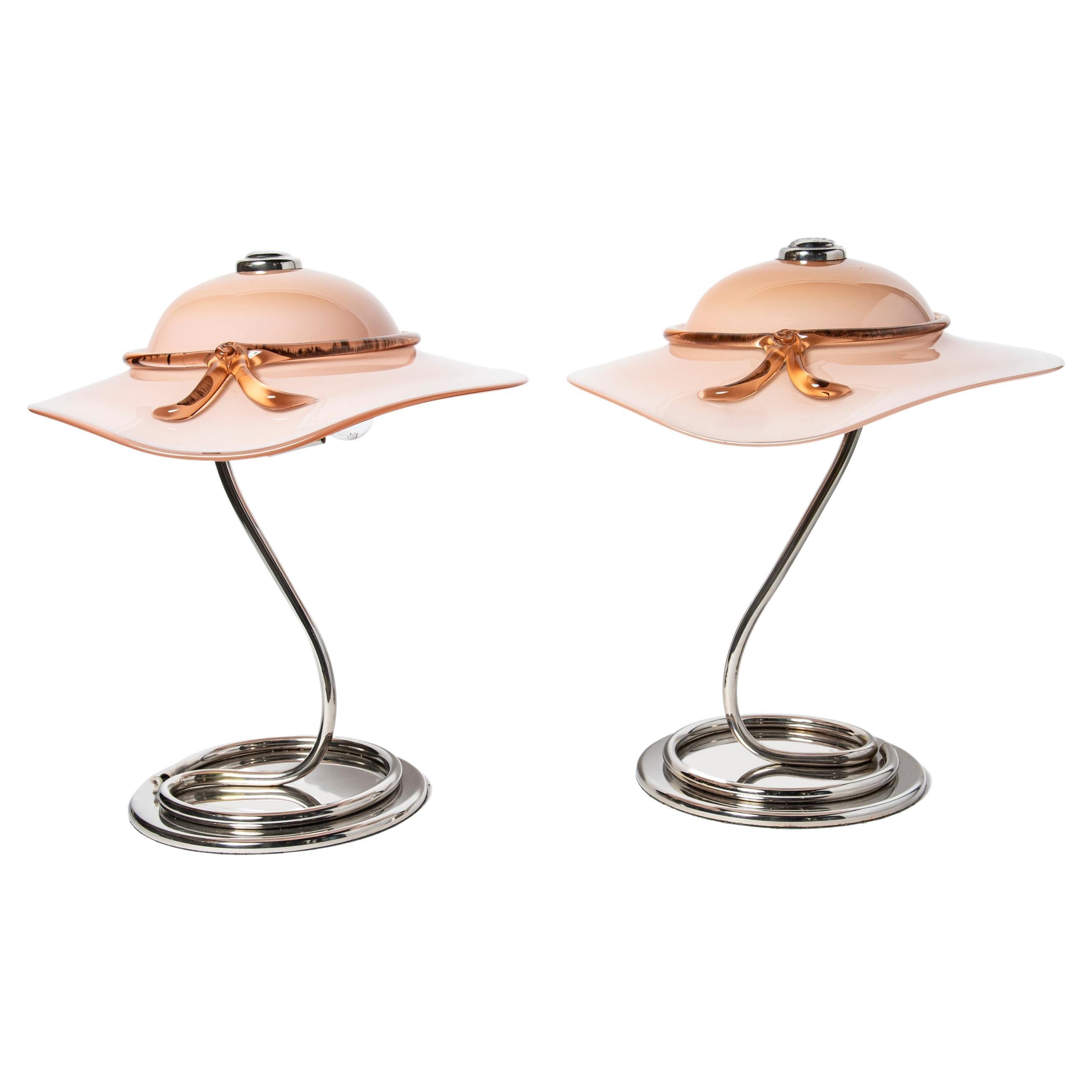 Lampes de table capeline en verre de Murano et en chrome. Italie, vers 1970.