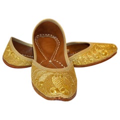Retro 1970s Leather Indian Punjabi Shoes with Gold Embroidered Size 9