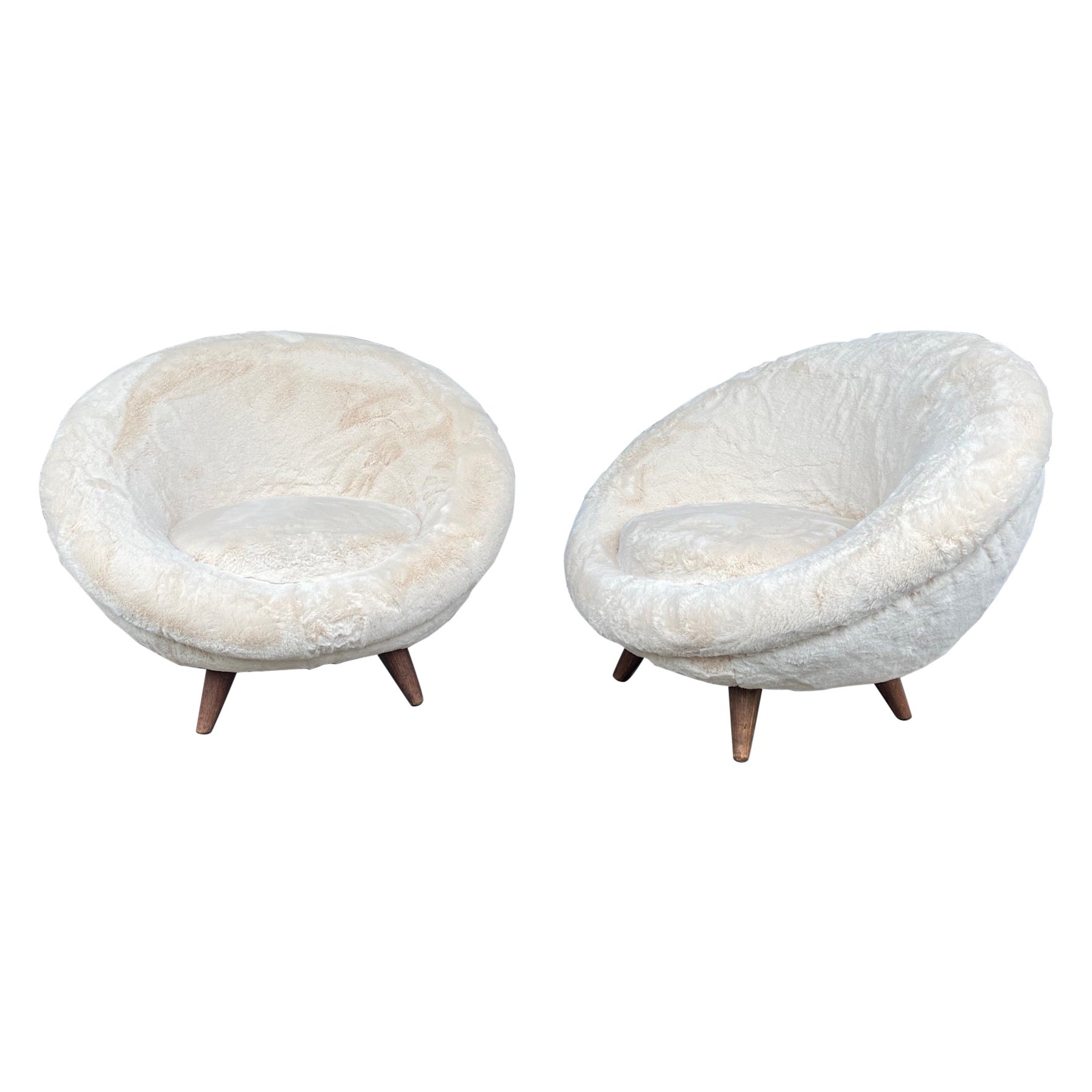 Pair of egg-shaped armchairs, Italy, 1950s For Sale