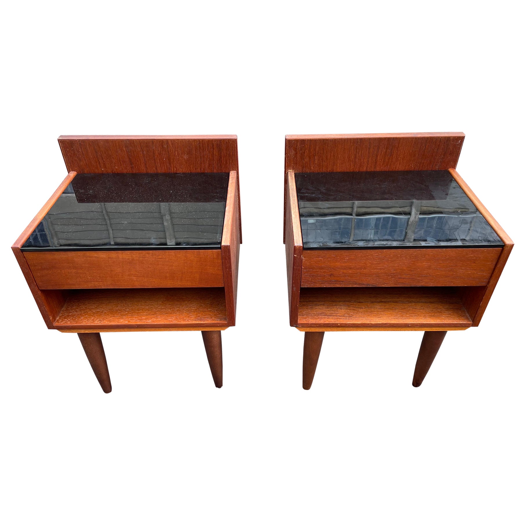 A pair of Danish design Wegner teak nightstands from Getama in the 1960´s 