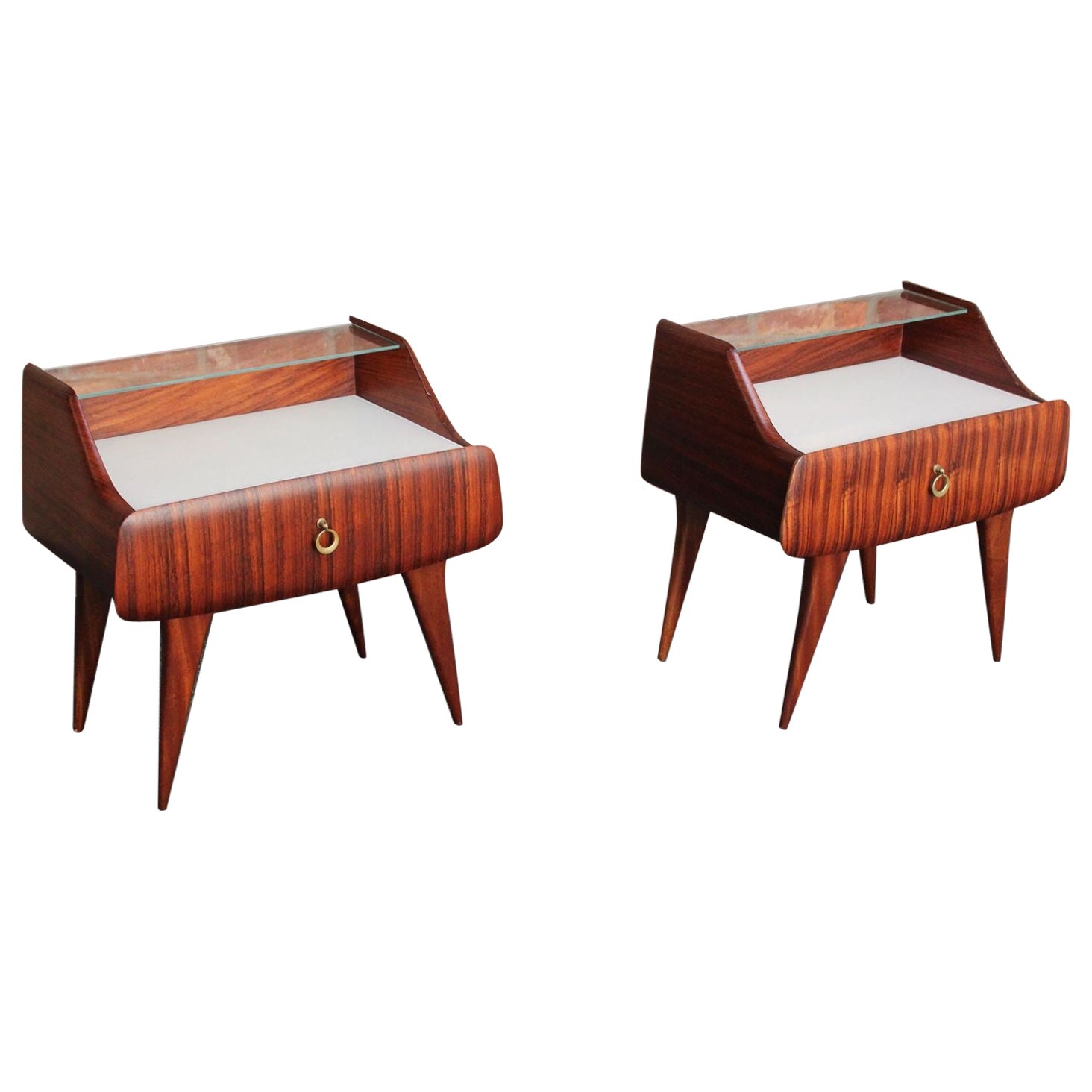 Paire de tables de nuit/tables de chevet italiennes modernistes en bois de rose à un tiroir